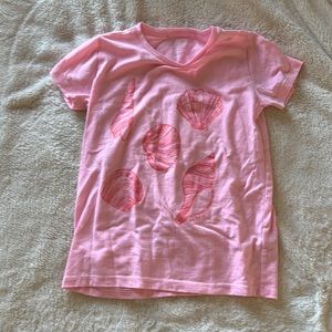 Girls crewcuts tshirt. Size 6-7.